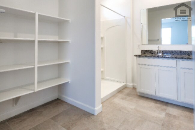 Building Photo - 40110 W Shaver Dr