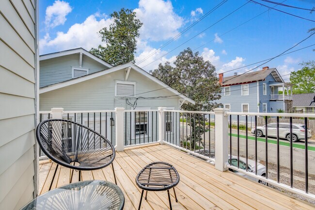 Building Photo - Maupas Newly Renovated Furnished Townhouse