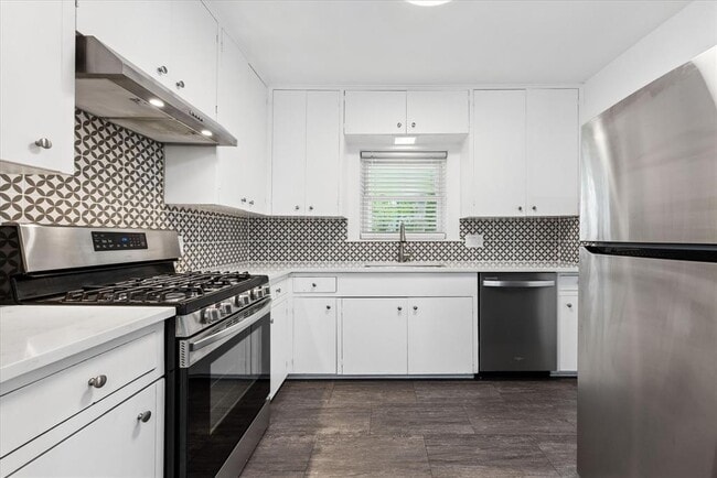 Building Photo - 1002 Ellingson Ln