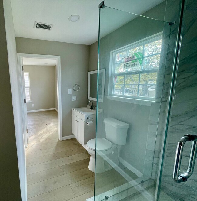 Building Photo - 503 Hill St