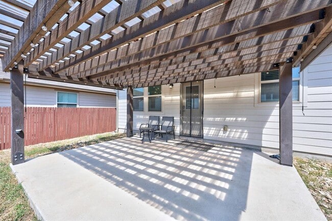 Building Photo - 305 Earl Keen St
