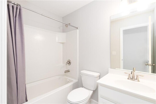 Building Photo - 770 Sunset Park Dr
