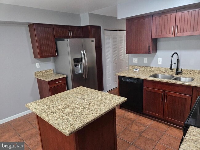 Building Photo - 33 S Ann St