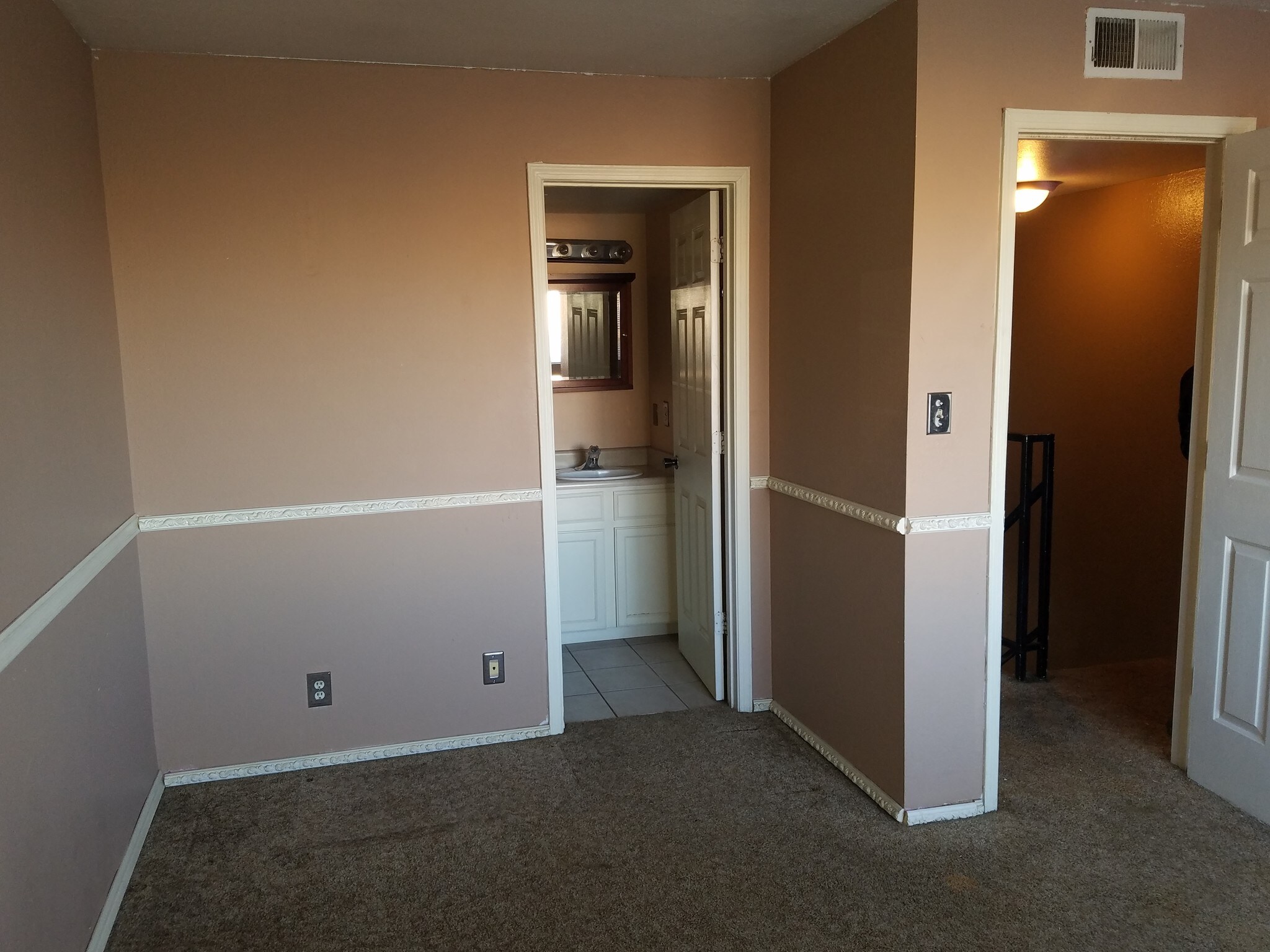 Building Photo - 3301 Monroe St NE