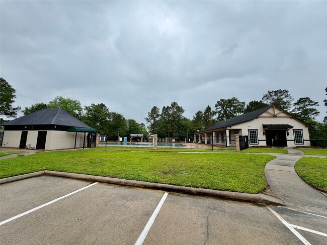 Building Photo - 18665 Legend Oaks Dr