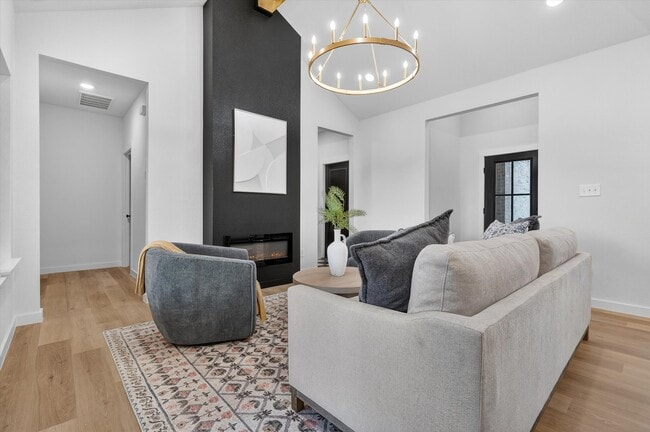 Building Photo - 1415 Farmhouse Ave