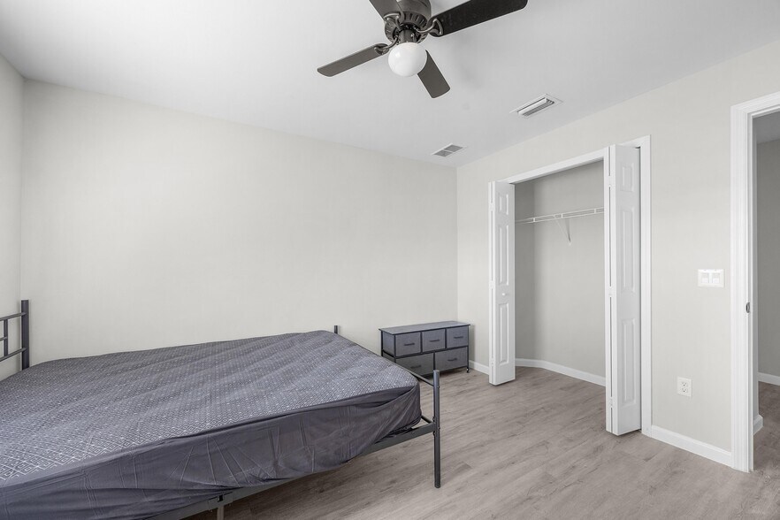 Building Photo - 3300 NW 15th Ln