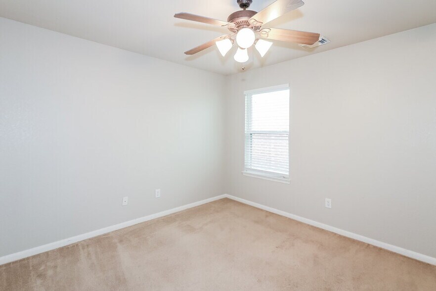 Building Photo - 13910 Maleewan Ln