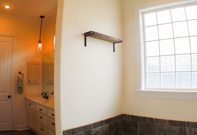 Building Photo - Charming 3-Bedroom, 2-Bath Home in Starkvi...