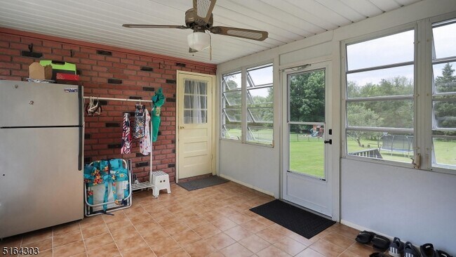 Building Photo - 1496 Washington Valley Rd