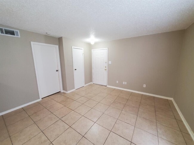 Building Photo - 2750 Holly Hall St