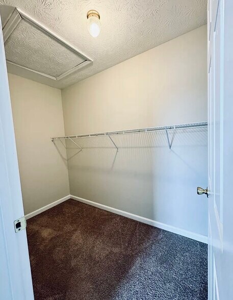 Building Photo - 634 Hampton Way