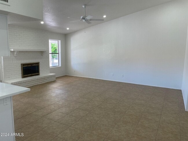 Primary Photo - 839 E Meadow Ln