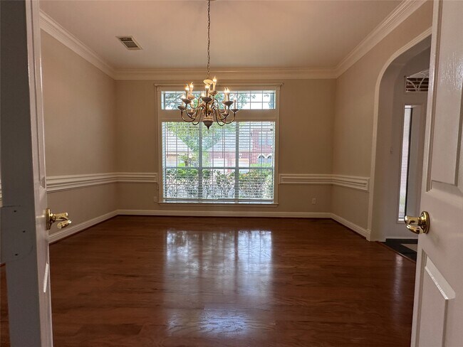 Building Photo - 17 Ambleside Crescent Dr