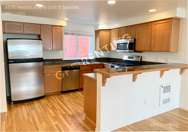Building Photo - Beautiful N. Seattle 3 story townhouse wit...