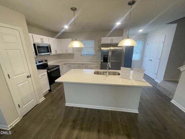 Building Photo - 1011 Peony Ln