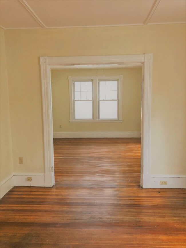 Building Photo - 585 Tyler St