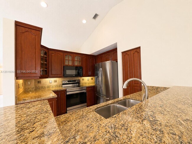 Building Photo - 854 San Remo Dr