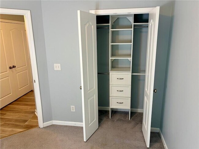 Building Photo - 6347 Ellenwood Dr