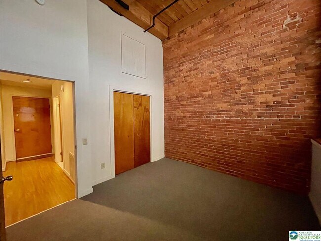 Building Photo - 101 Race St