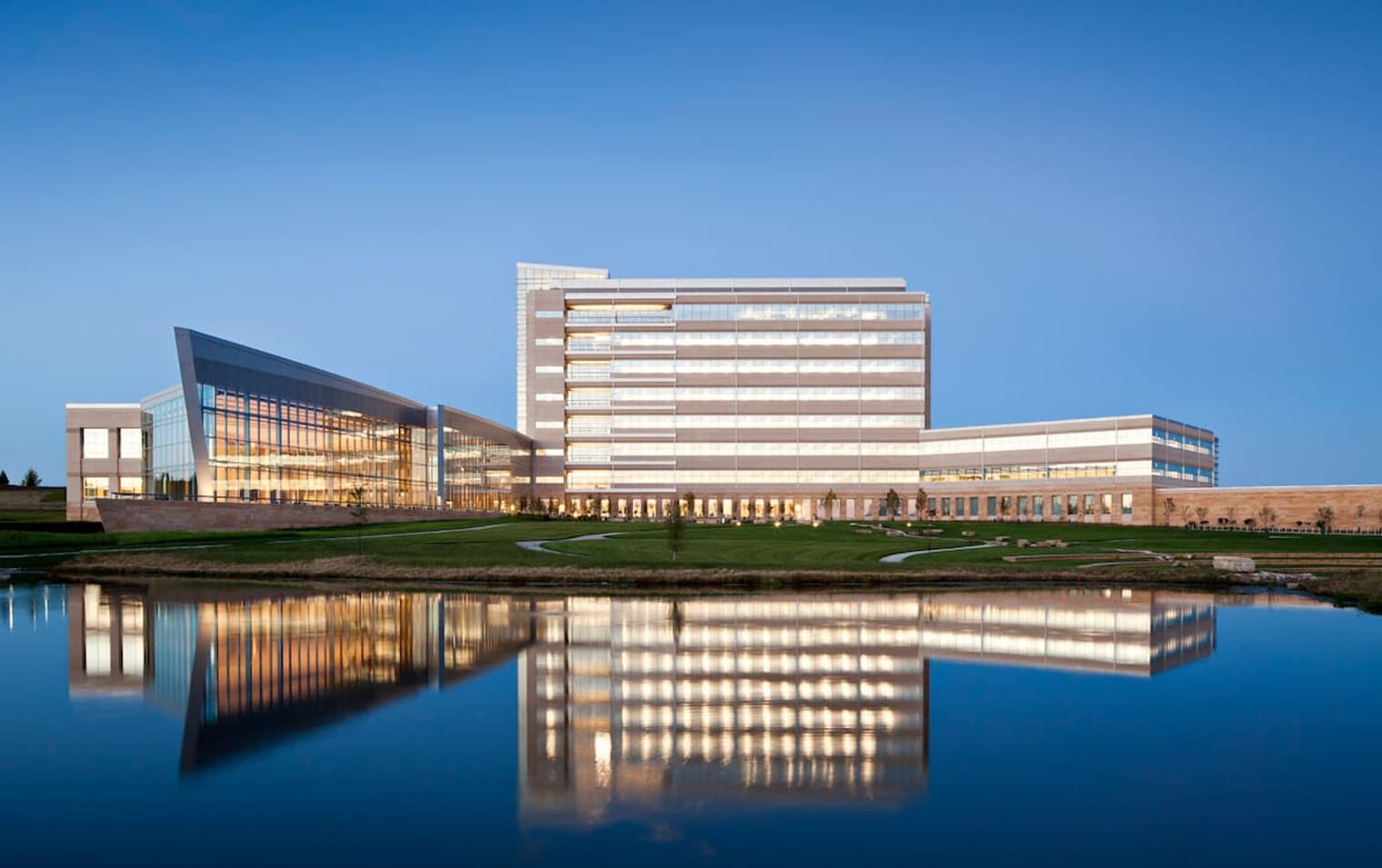 Building Photo - 8350 Cascade Ave