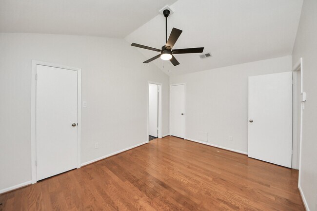 Building Photo - 2506 Lively Ln