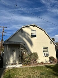 Building Photo - Quaint and Charming Downtown Riverside Living