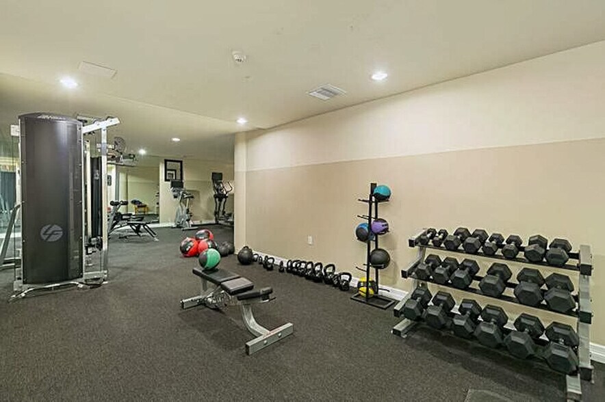 Building Photo - 3750 Santa Rosalia Dr