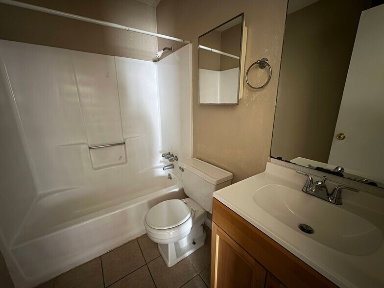 Building Photo - 917 N 7th St