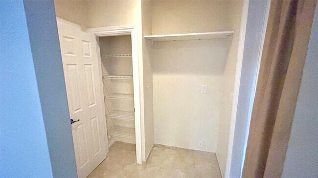 Building Photo - 2720 NE 9th Ave