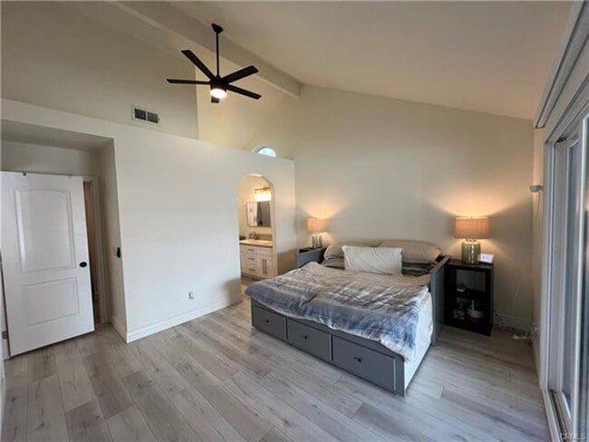 Building Photo - Beautiful Single-Story Pool Home in the He...