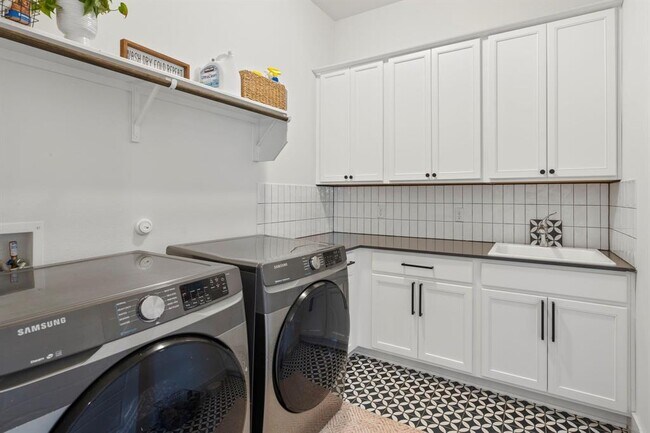 Building Photo - 8416 Apogee Blvd