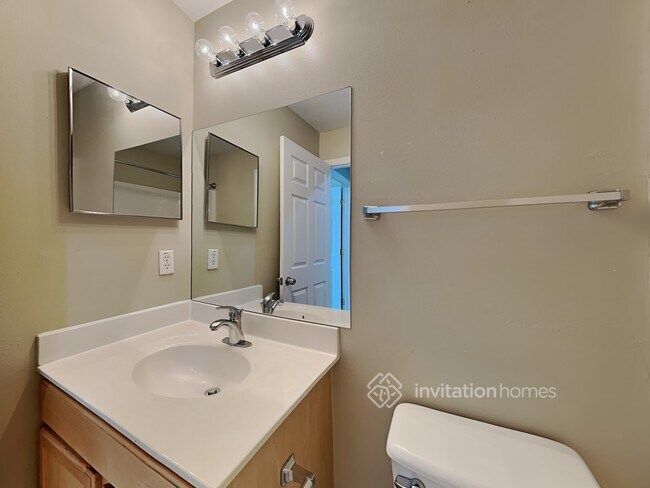 Building Photo - 2592 Reflections Pl