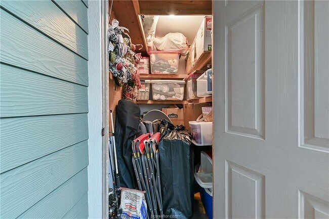 Building Photo - 2800 Longmire Dr