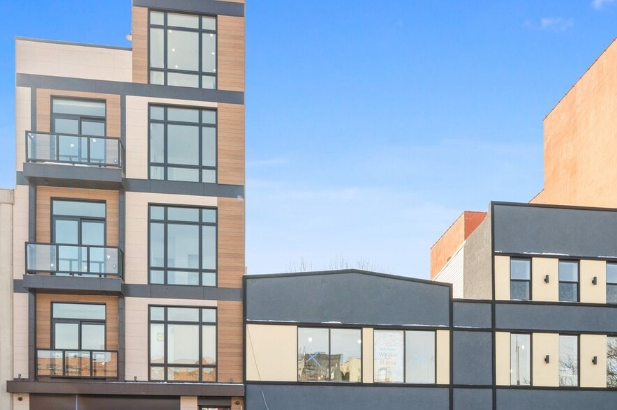 Building Photo - 582 E 138th St