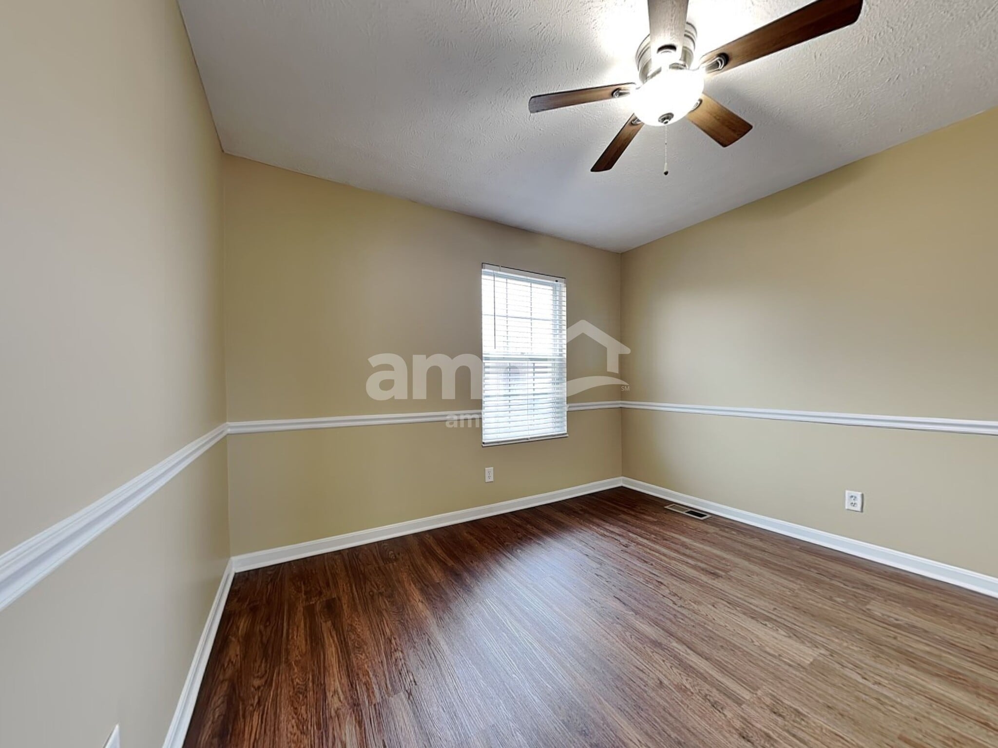 Building Photo - 2025 Apple Knoll Ln