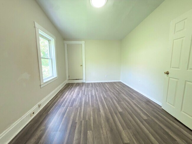 Building Photo - 1030 Considine Ave