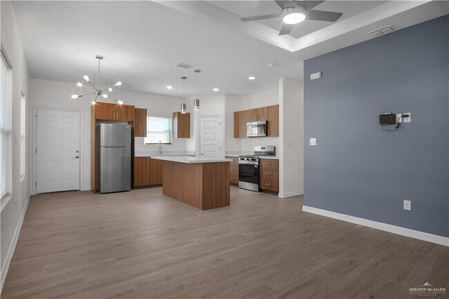 Building Photo - 24 N Onyx Ave