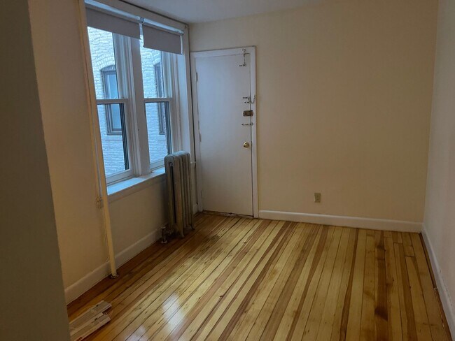 Building Photo - PACKARDS CORNER BU,  Renovated 3 bed  NO FEE ..Open Layout, Porch, 1.5 bath  equal Large bedrooms...