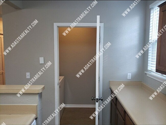 Building Photo - 705 Arkansas St