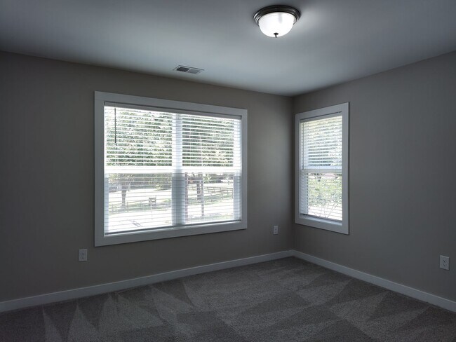 Building Photo - Move-in ready 4-bedroom, 2.5-bathroom home!