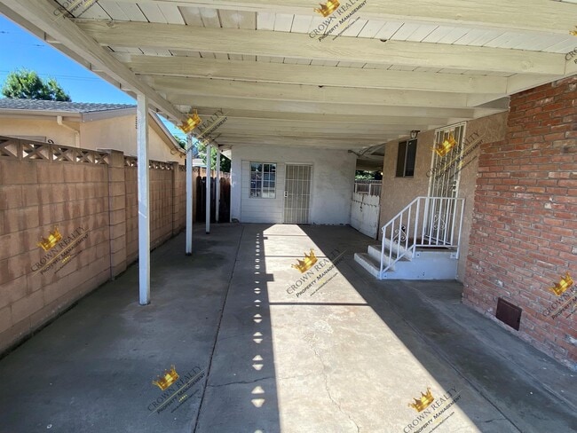 Building Photo - 1173 E Sierra Ave