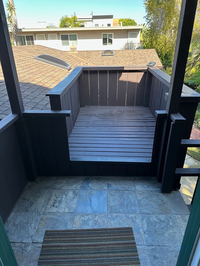 Building Photo - 4030 Haines St