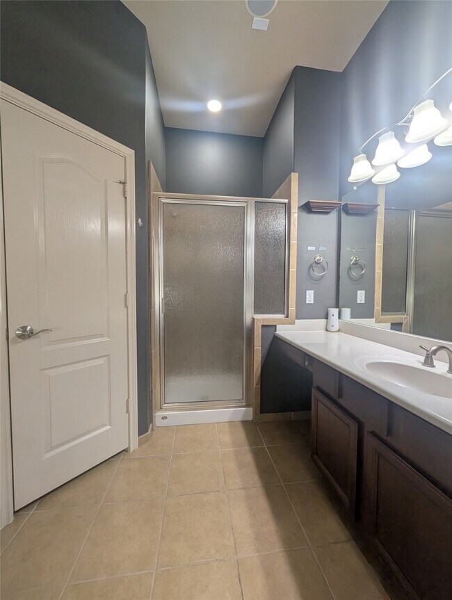Building Photo - 14915 Bronze Finch Dr