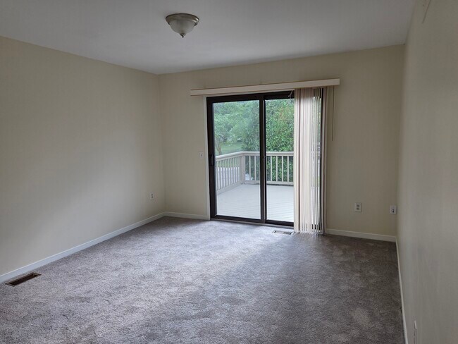 Building Photo - 649 Glasgow Ct