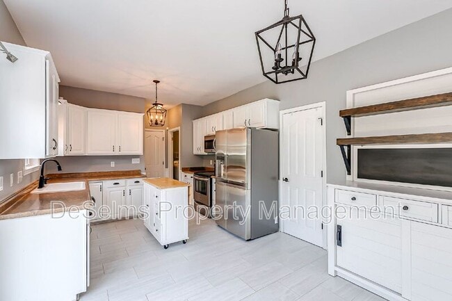 Building Photo - 701 Brent Glen Pl