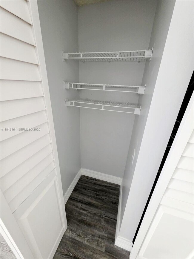 Building Photo - 17021 N Bay Rd