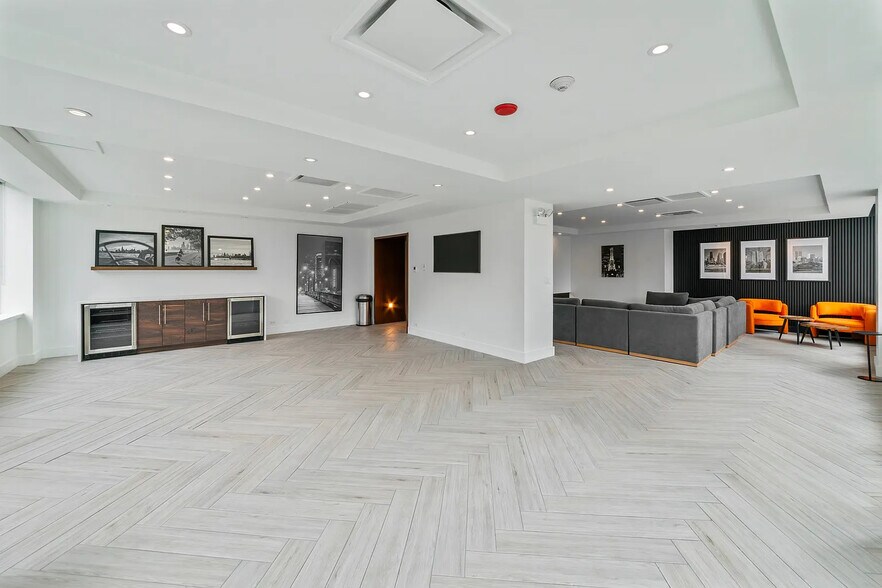 Building Photo - 655 W Irving Park Rd