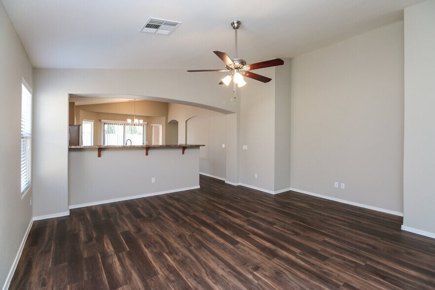 Building Photo - 32647 N Cherry Creek Rd