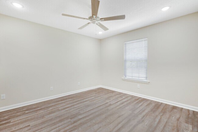 Building Photo - JESUP HOME FOR RENT!!